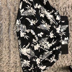 Black & white printed skirt.